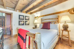 9 Mi to Boyne Resort! Farmhouse Near Town & Lake - Innvendig