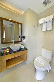 Famvida Hotel Lubuklinggau - Bathroom