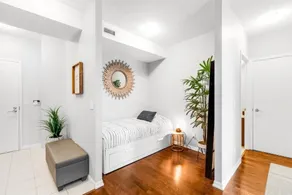 High-Rise Condo with CN Tower View - Balcony - Free Parking - Downtown Toronto - Room