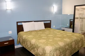 Crescent Inn - Room