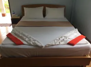 Bangsak Hut - Room