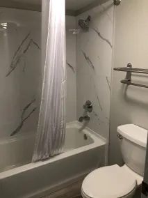 All Seasons Inn & Suites - Bathroom