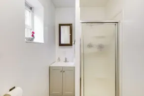 Walkable Barberton Apartment: 9 Mi to Akron! - Intérieur