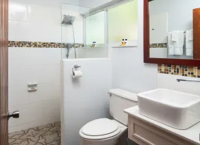 Toby's Resort - Bathroom