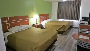 Econo Lodge Inn & Suites Pekin - Peoria Area - Chambre