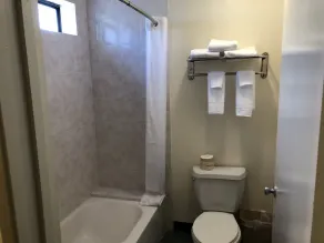 Travelodge by Wyndham Pasadena Central - Salle de bain