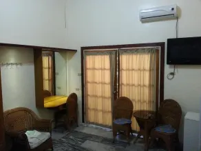 Dolphinbay Beachfront & Dive Resort - Room