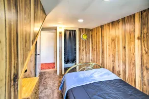 Cozy Ishpeming Cottage w/ Lake & Park Views! - Zimmer