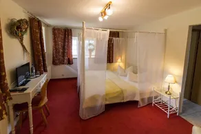 Romantik Hotel Zum Lindengarten - Room