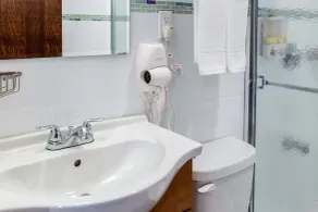 LIC Hotel - Bathroom