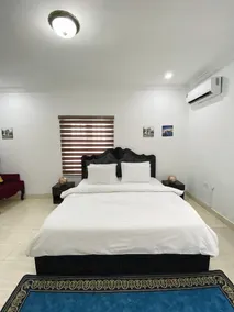 Green Court Apartments and Suites Lekki - Zimmer