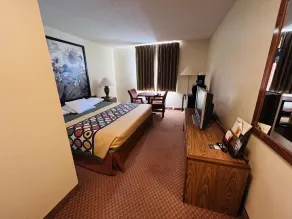 Super 8 by Wyndham Dodge City - Chambre