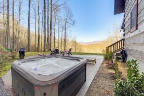 Hot Tub Haven! Mtn-View Home 13 Mi to Bryson City! - Innvendig