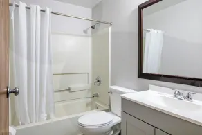 Super Inn by OYO Lansing MI - Salle de bain