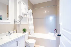 MTLVacationRentals -The Chic Laurier - Bad