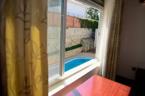 Dieses Doppelzimmer ist eine großartige Wahl für Ihren fabelhaften Aufenthalt in Kigali - Pool