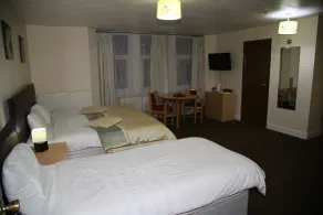 A Gosport Inn - Free Private Parking - Room