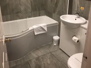 Bowes Incline Hotel - Bathroom