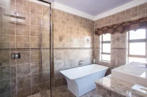 Elegant & Exclusive Boutique GuestHouse - Bathroom