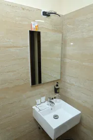 Gadiraju Palace Convention Centre & Hotel - Bathroom