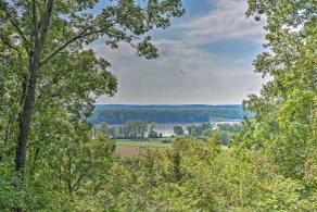 Hillside Cabin on 43 Acres w/ Private Lake & View! - Interiør