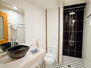 Green Park Commercial Hotel - Bathroom