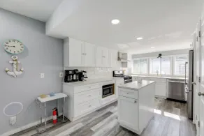 12 Mi to Dtwn Lewes & Beach: Delaware Home w/ Deck - Interior