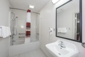 Red Roof Inn Columbus Northeast Westerville - Salle de bain