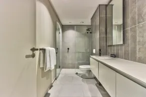 One Bedroom with Balcony and City views - Badeværelse