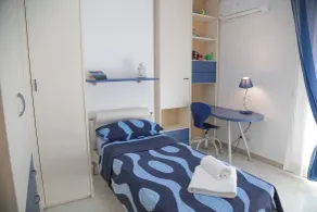 Spacious 4 Bedroom Apartment With Terrace And View - Room