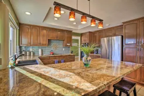 'Breeze By the Pool' Chula Vista Home w/ Game Room - Innvendig