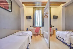 Hostemplo Sagrada Familia - Chambre