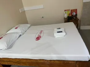 OYO 1026 Evita Hotel Bacoor - Room