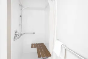Days Inn & Suites by Wyndham Pine Bluff - Salle de bain