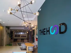 The Hood 102 - Réception