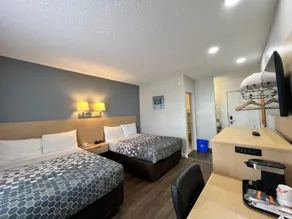 Econo Lodge Motel Village - Chambre