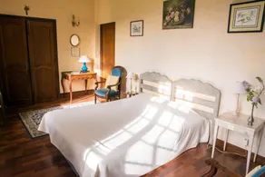 Chambres d'hôtes de charme Le Pradel - Værelse