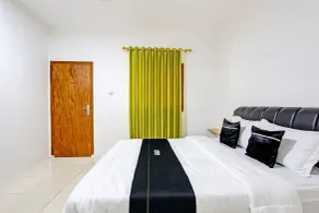 Capital O 93449 The Boekit Song Putri Resort - Chambre