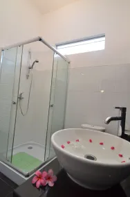 Explore Lombok From Your Villa for 2 or More - Salle de bain