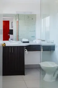 Comfort Inn Traralgon - Bathroom