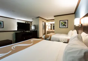 Quality Inn & Suites Quakertown-Allentown - Room