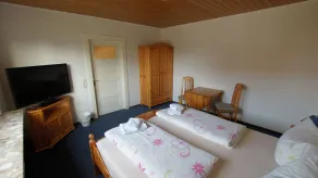 Hotel Dorfkrug Büsum - günstige Altbauzimmer Am Oland - Chambre