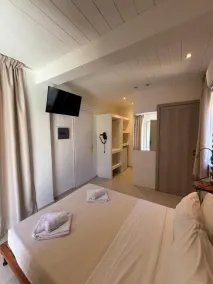 Physis Oikos Beachfront Apartments - Chambre