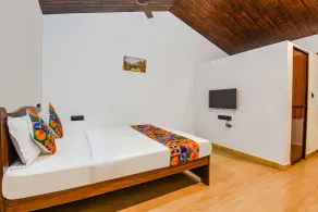 Fabexpress Peacock Suites - Room