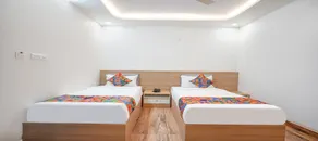 FabHotel Vasatiya Hotel & Suites - Quarto
