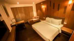 Citadel Hotel By Vinnca Shamshabad Airport, Hyderabad - Room