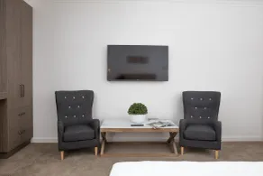 Newington Apartments - Apt 1 Twin Queen, New! - Room