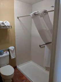 Days Inn by Wyndham Bullhead City - Bathroom