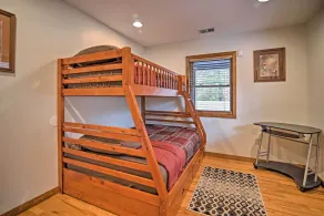 NY! Riverfront 2BR Elkins Home m / pejs og dæk - Interiør