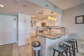 Relaxing Hudson Condo Steps from the Pool! - Innenbereich